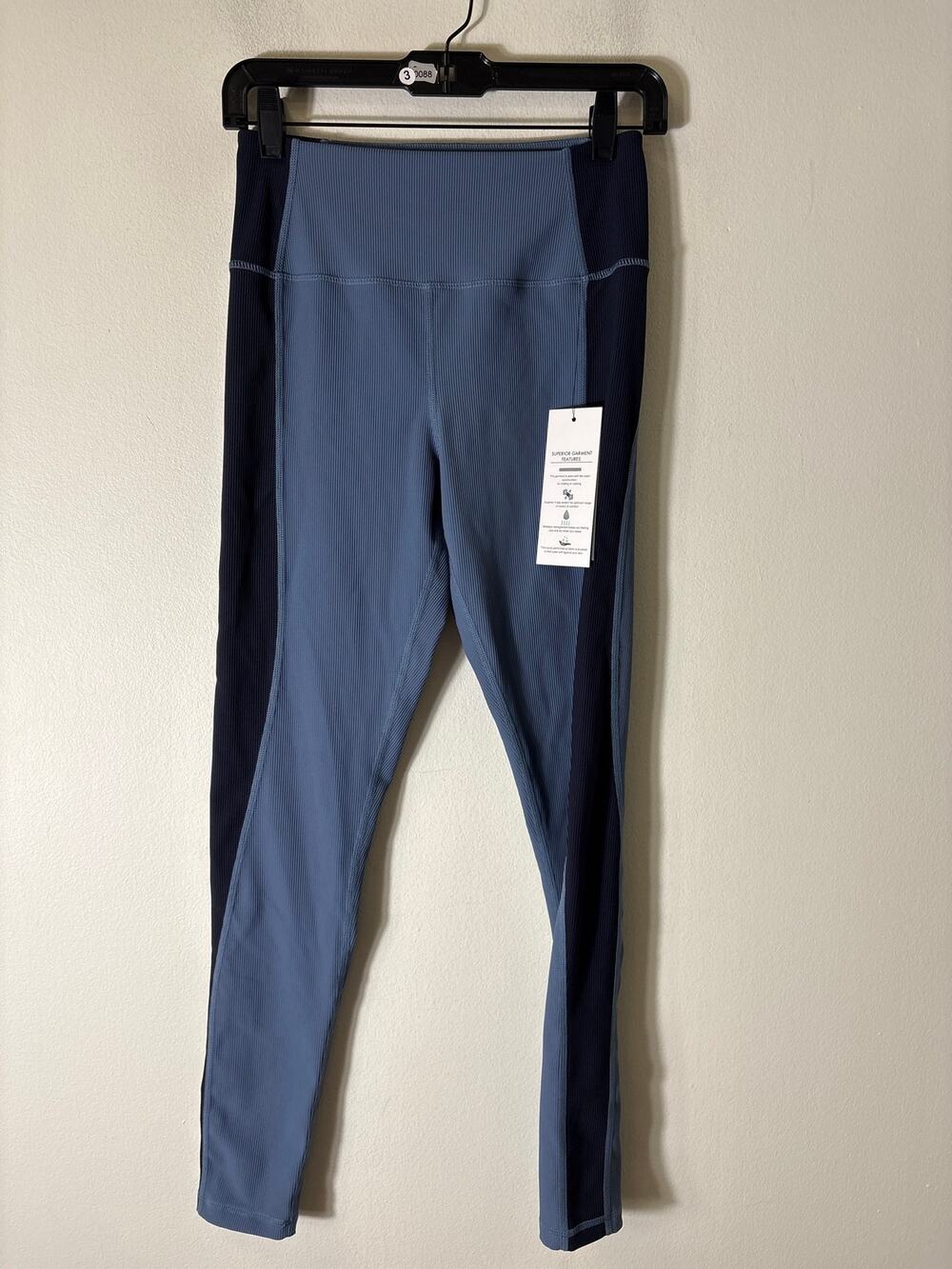 NWT Glyder Blue and Navy Ribbed Athletic Leggings Sz M